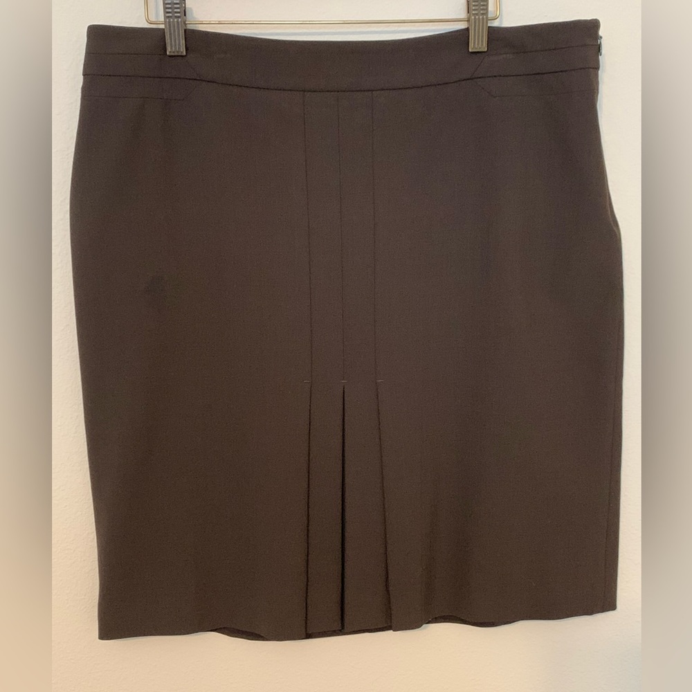 Ann Taylor Loft (size 16) Brown, Pleated, Lined Pencil Skirt